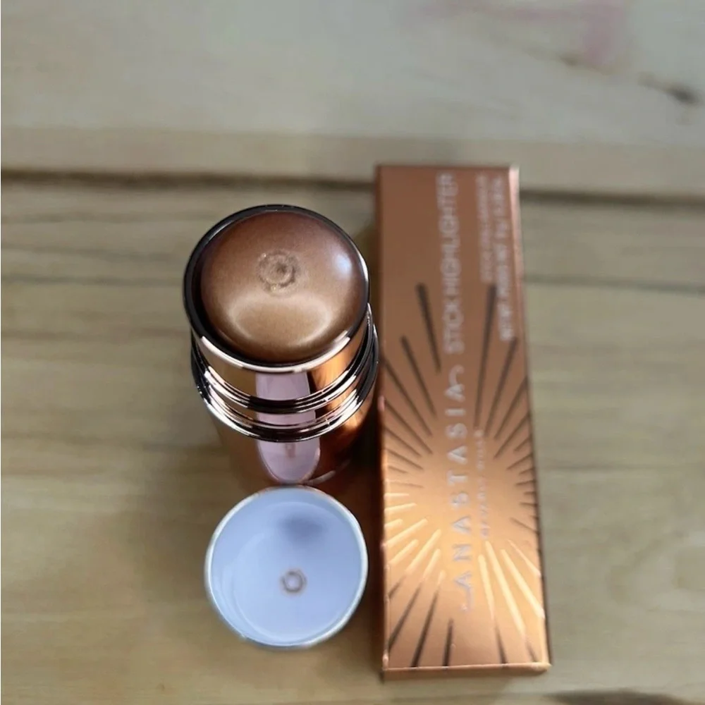 Anastasia Beverly Hills Contour Stick Highlighter- Hot Sand, New in Box